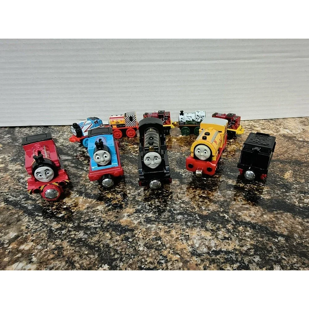 Lot Of 10 Thomas The Train And Friends Engines Cars Magnetic & Connector Toys